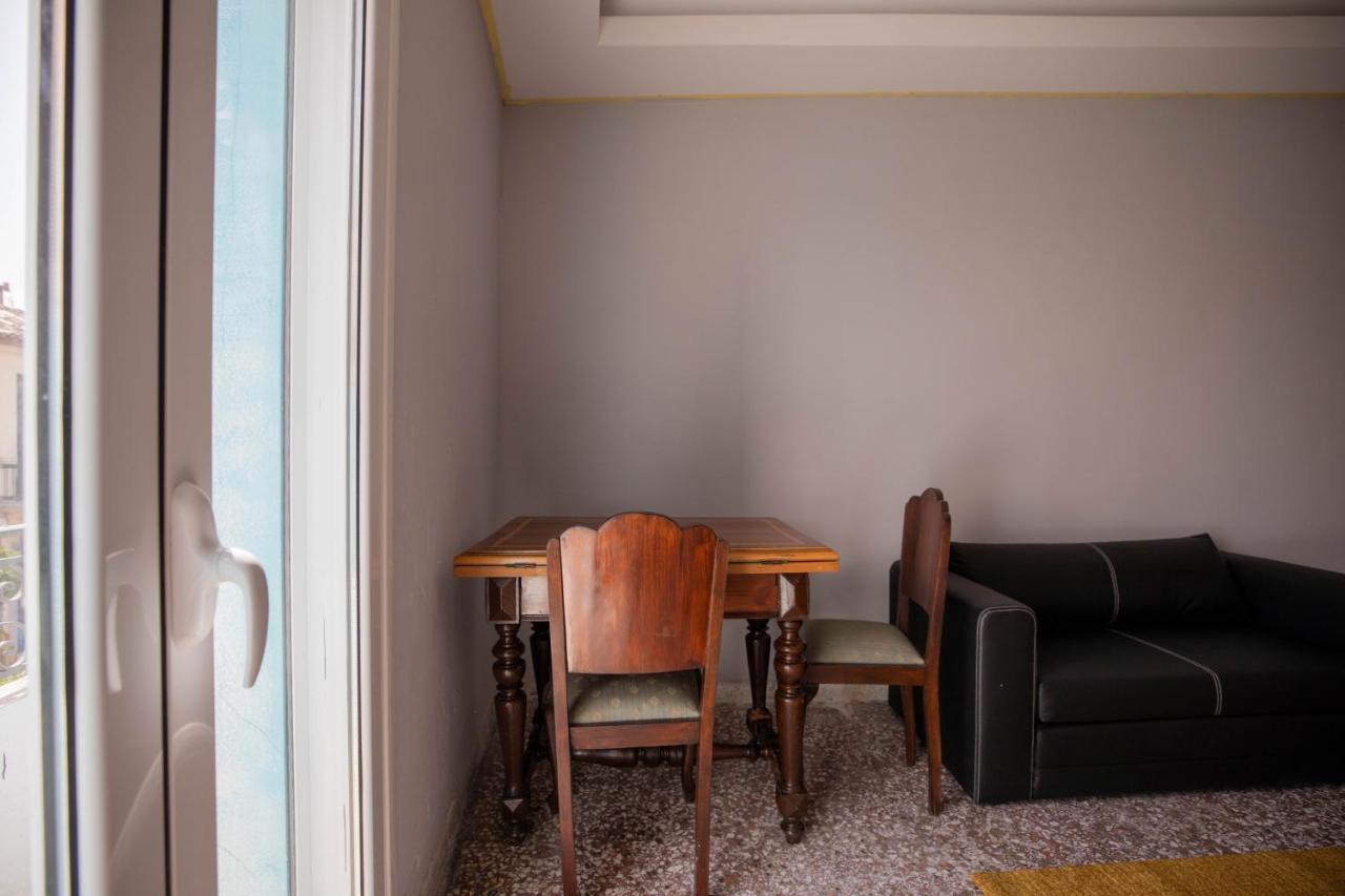 Athens Apartments Luaran gambar
